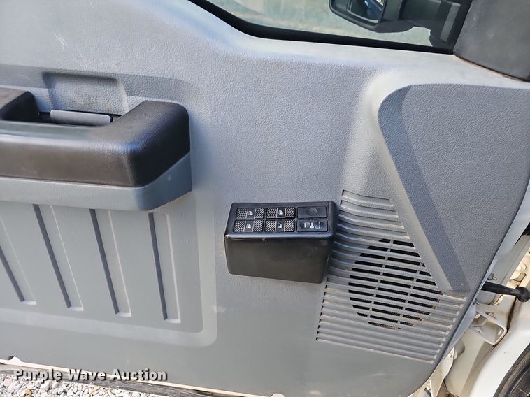 image for item OG9420 2011 Ford F350 Super Duty  Crew Cab flatbed truck