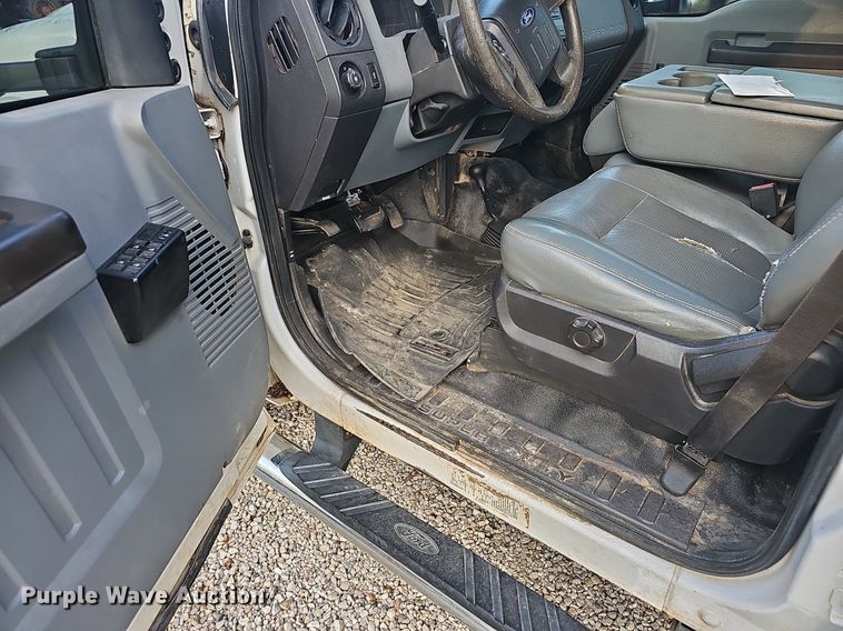 image for item OG9420 2011 Ford F350 Super Duty  Crew Cab flatbed truck