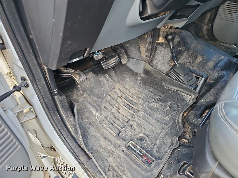 image for item OG9420 2011 Ford F350 Super Duty  Crew Cab flatbed truck