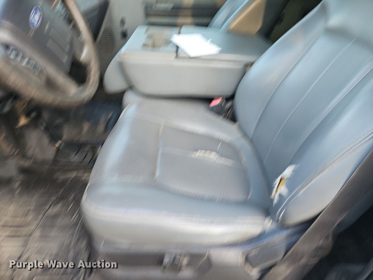 image for item OG9420 2011 Ford F350 Super Duty  Crew Cab flatbed truck