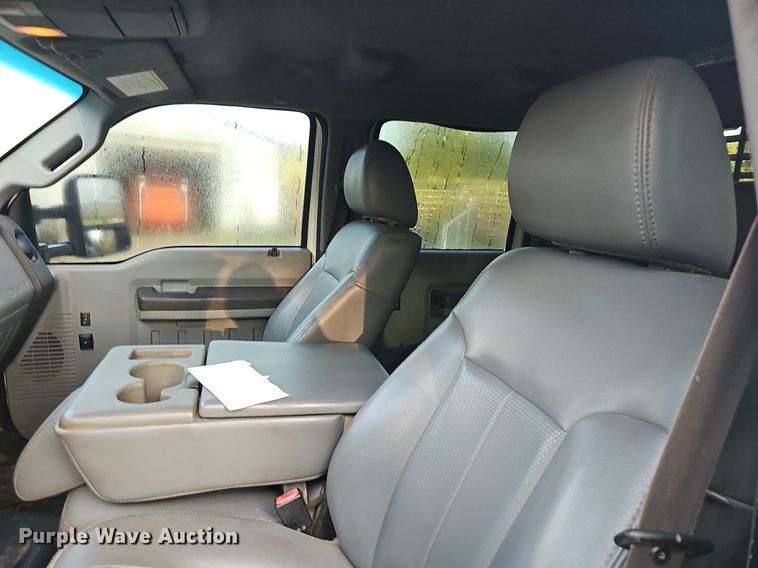 image for item OG9420 2011 Ford F350 Super Duty  Crew Cab flatbed truck