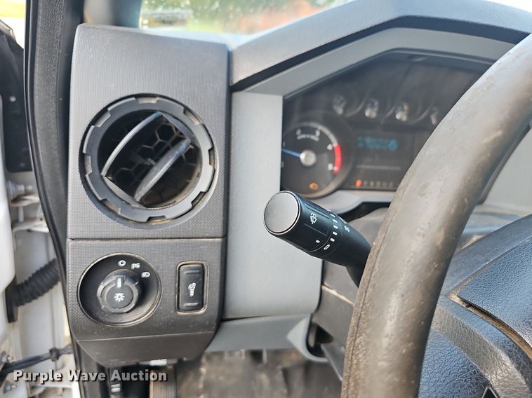 image for item OG9420 2011 Ford F350 Super Duty  Crew Cab flatbed truck