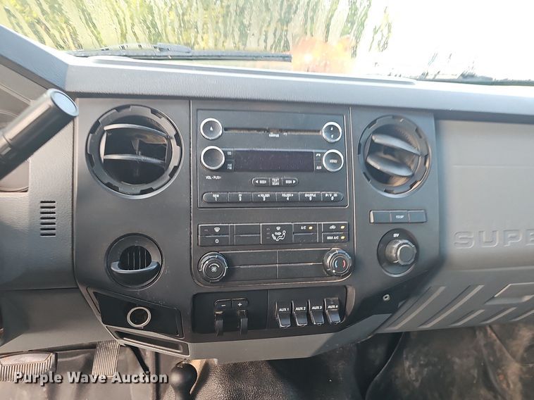 image for item OG9420 2011 Ford F350 Super Duty  Crew Cab flatbed truck