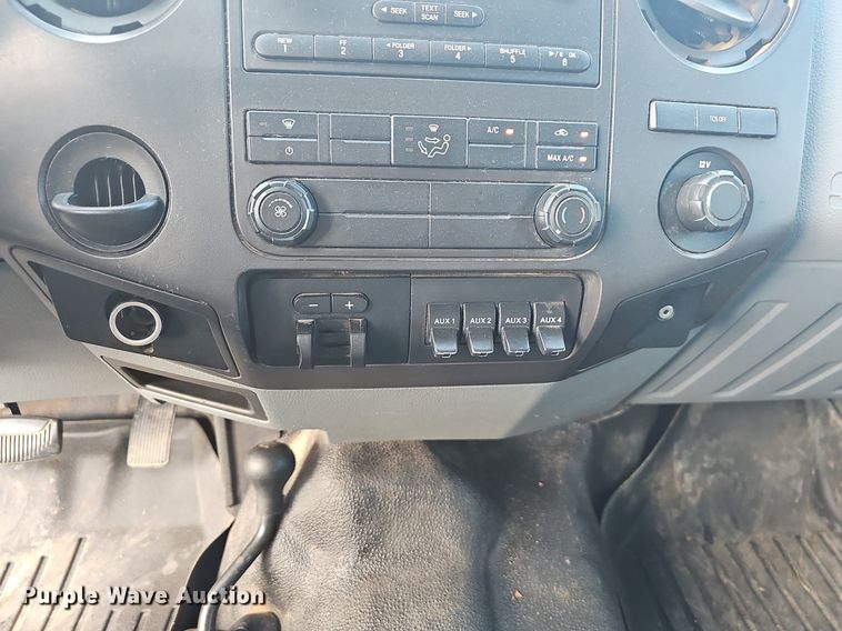 image for item OG9420 2011 Ford F350 Super Duty  Crew Cab flatbed truck