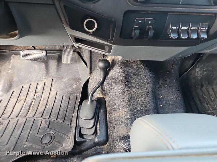 image for item OG9420 2011 Ford F350 Super Duty  Crew Cab flatbed truck