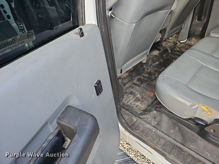 image for item OG9420 2011 Ford F350 Super Duty  Crew Cab flatbed truck