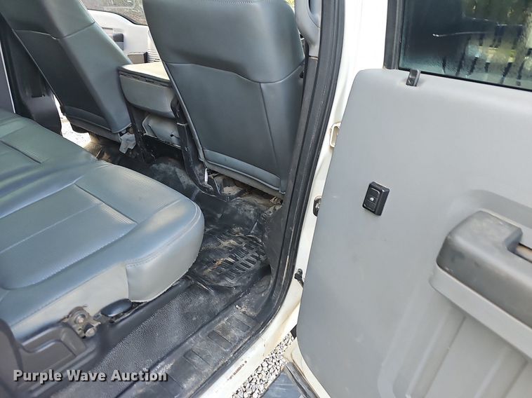 image for item OG9420 2011 Ford F350 Super Duty  Crew Cab flatbed truck