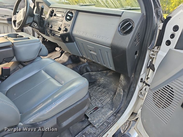 image for item OG9420 2011 Ford F350 Super Duty  Crew Cab flatbed truck