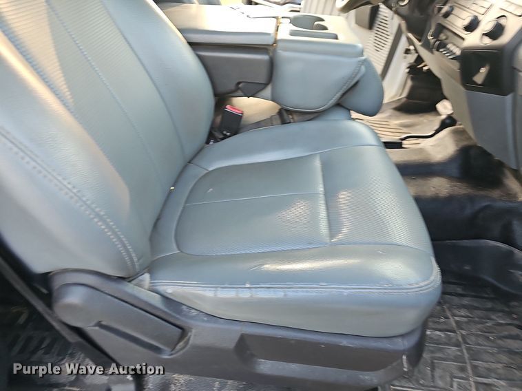 image for item OG9420 2011 Ford F350 Super Duty  Crew Cab flatbed truck