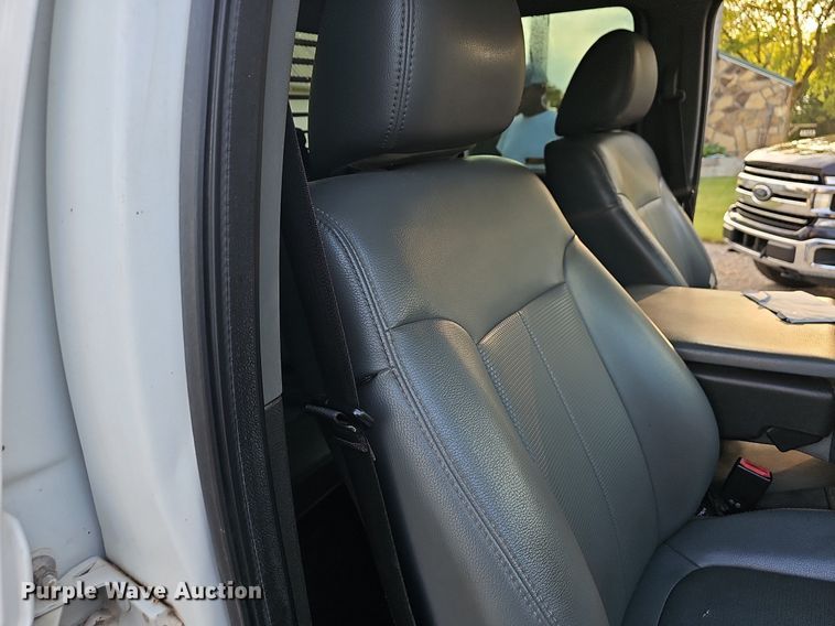 image for item OG9420 2011 Ford F350 Super Duty  Crew Cab flatbed truck