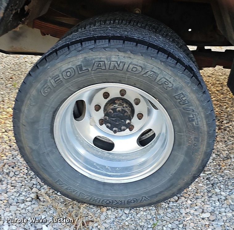 image for item OG9420 2011 Ford F350 Super Duty  Crew Cab flatbed truck