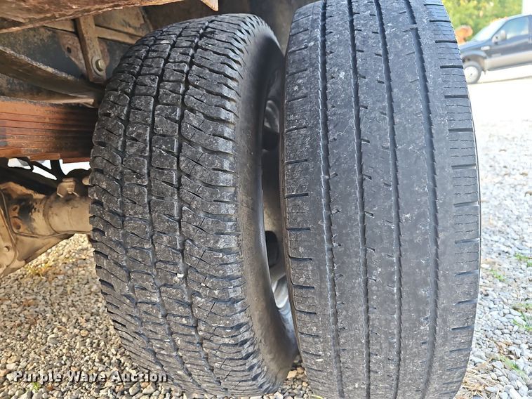 image for item OG9420 2011 Ford F350 Super Duty  Crew Cab flatbed truck