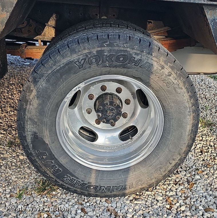 image for item OG9420 2011 Ford F350 Super Duty  Crew Cab flatbed truck