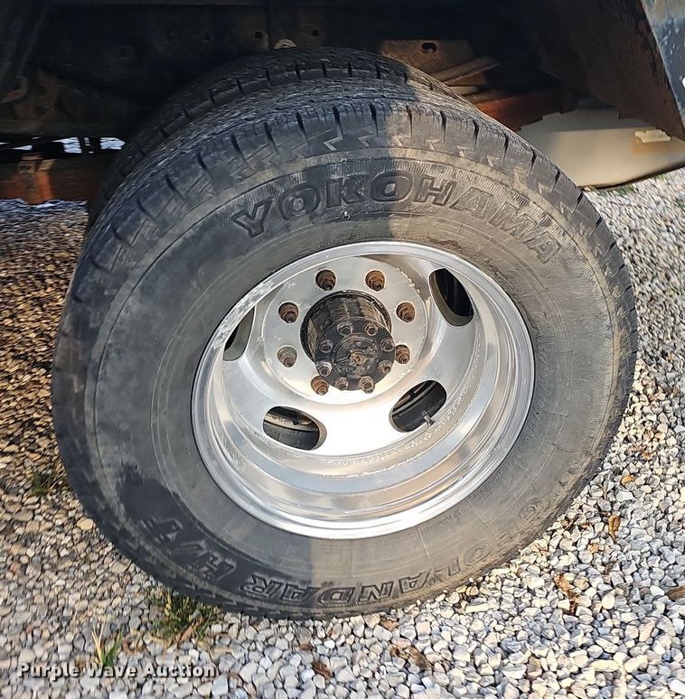 image for item OG9420 2011 Ford F350 Super Duty  Crew Cab flatbed truck