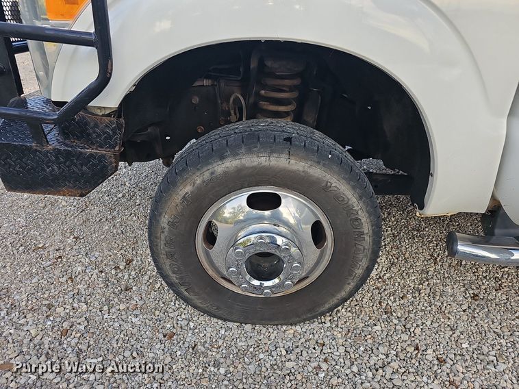 image for item OG9420 2011 Ford F350 Super Duty  Crew Cab flatbed truck