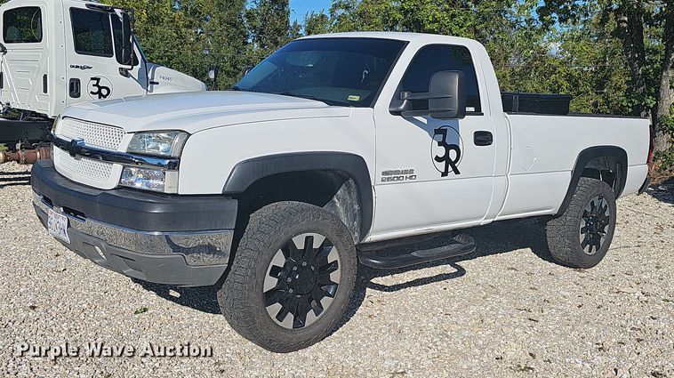 image for item OG9454 2004 Chevrolet Silverado 2500HD  pickup truck