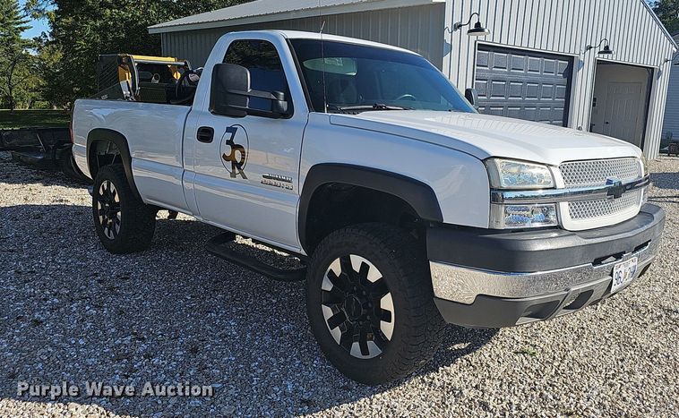 image for item OG9454 2004 Chevrolet Silverado 2500HD  pickup truck