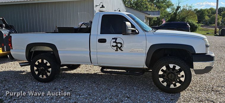 image for item OG9454 2004 Chevrolet Silverado 2500HD  pickup truck