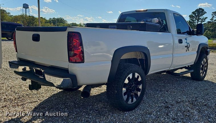 image for item OG9454 2004 Chevrolet Silverado 2500HD  pickup truck