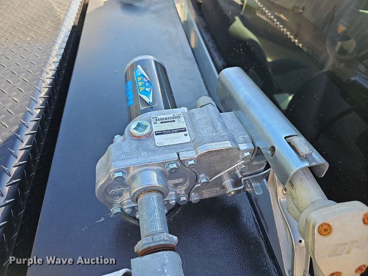 image for item OG9454 2004 Chevrolet Silverado 2500HD  pickup truck