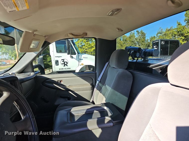 image for item OG9454 2004 Chevrolet Silverado 2500HD  pickup truck