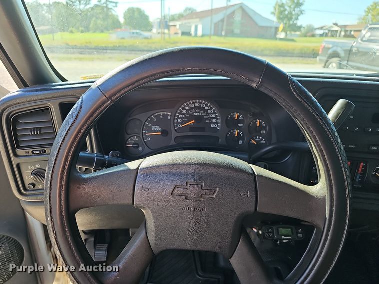 image for item OG9454 2004 Chevrolet Silverado 2500HD  pickup truck