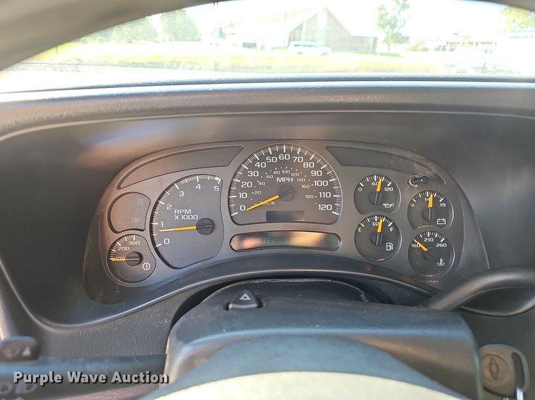 image for item OG9454 2004 Chevrolet Silverado 2500HD  pickup truck