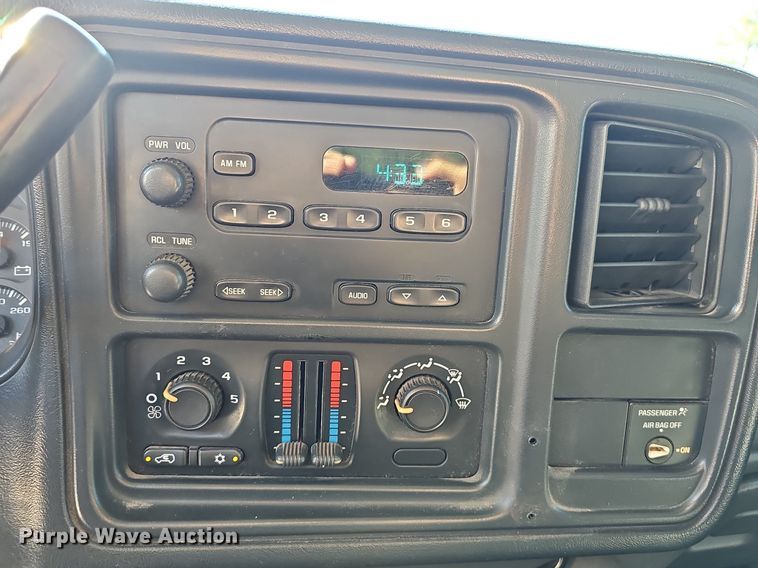 image for item OG9454 2004 Chevrolet Silverado 2500HD  pickup truck