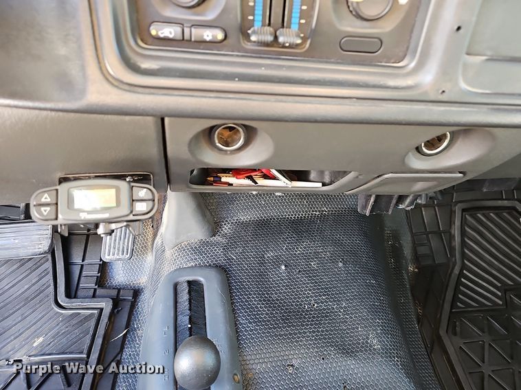 image for item OG9454 2004 Chevrolet Silverado 2500HD  pickup truck