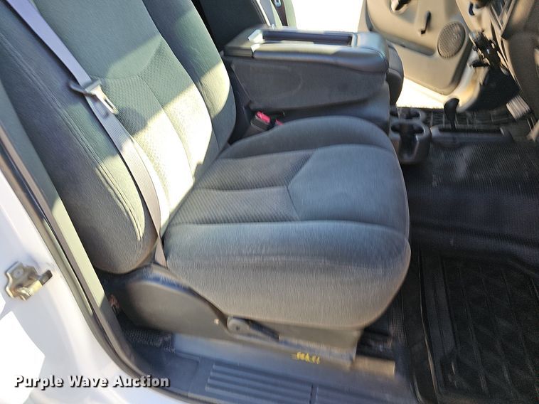 image for item OG9454 2004 Chevrolet Silverado 2500HD  pickup truck