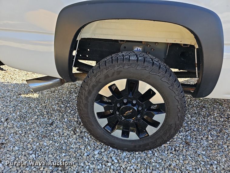 image for item OG9454 2004 Chevrolet Silverado 2500HD  pickup truck