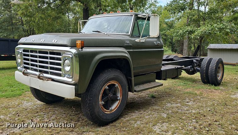 image for item OG9467 1975 Ford F600  truck cab and chassis