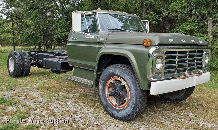 image for item OG9467 1975 Ford F600  truck cab and chassis