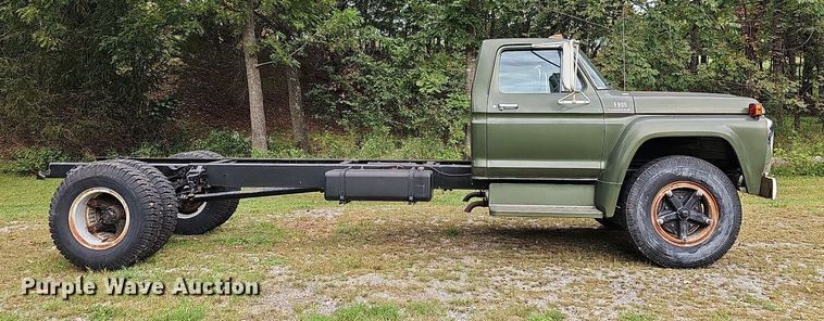 image for item OG9467 1975 Ford F600  truck cab and chassis
