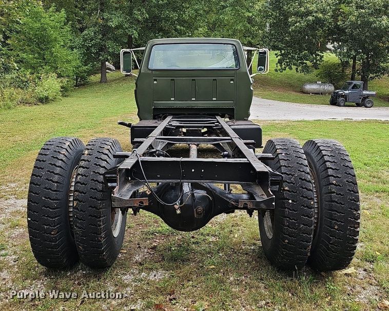 image for item OG9467 1975 Ford F600  truck cab and chassis