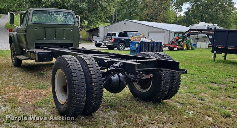 image for item OG9467 1975 Ford F600  truck cab and chassis