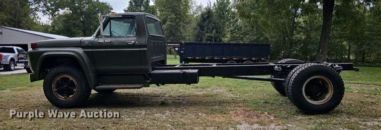 image for item OG9467 1975 Ford F600  truck cab and chassis