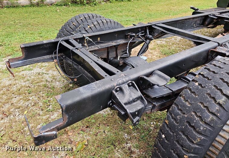 image for item OG9467 1975 Ford F600  truck cab and chassis