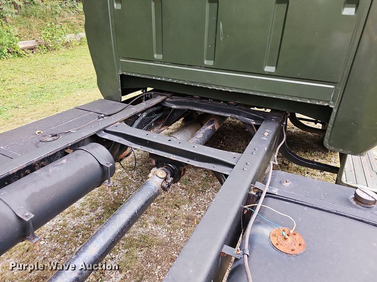 image for item OG9467 1975 Ford F600  truck cab and chassis