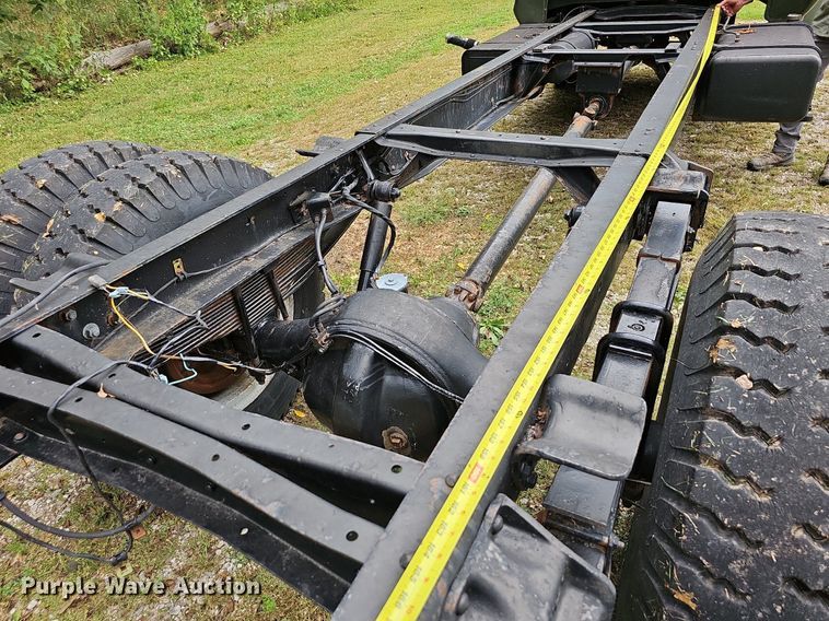 image for item OG9467 1975 Ford F600  truck cab and chassis