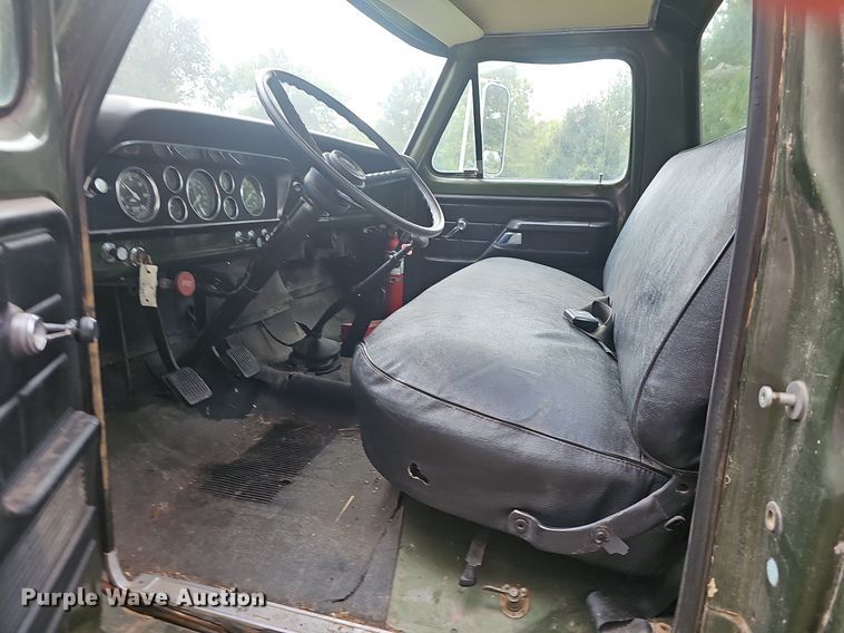 image for item OG9467 1975 Ford F600  truck cab and chassis
