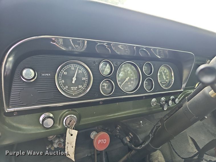 image for item OG9467 1975 Ford F600  truck cab and chassis