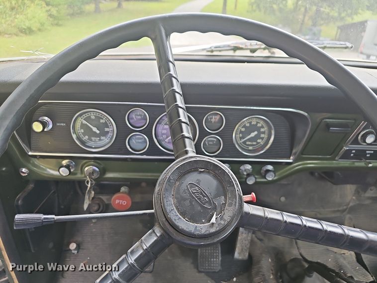 image for item OG9467 1975 Ford F600  truck cab and chassis