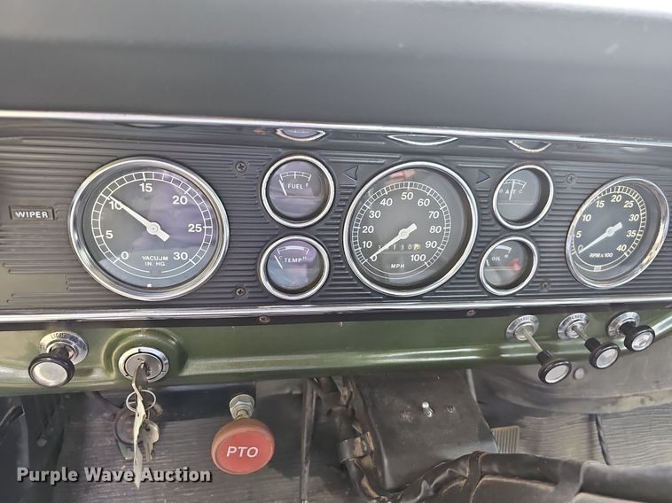 image for item OG9467 1975 Ford F600  truck cab and chassis