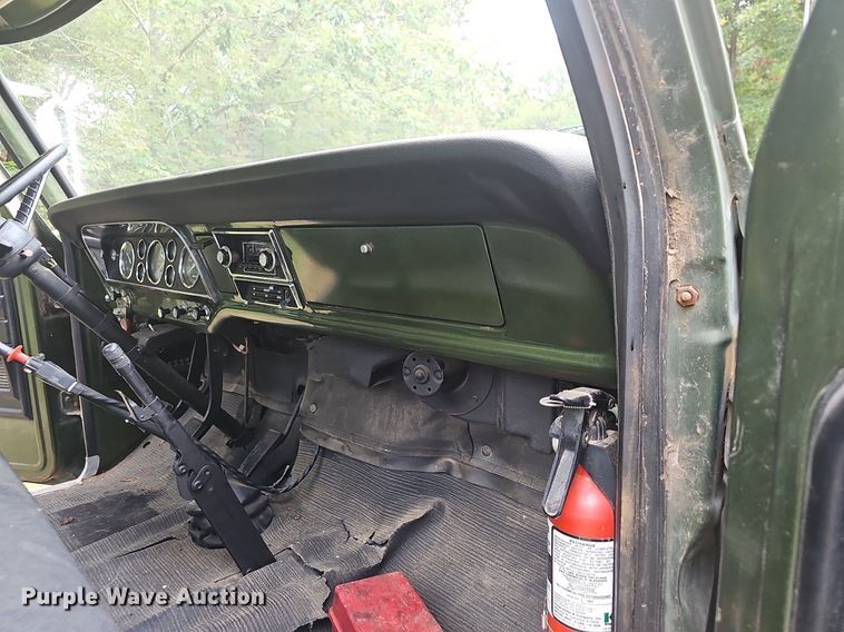image for item OG9467 1975 Ford F600  truck cab and chassis