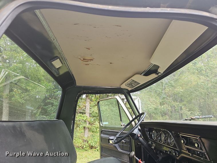 image for item OG9467 1975 Ford F600  truck cab and chassis