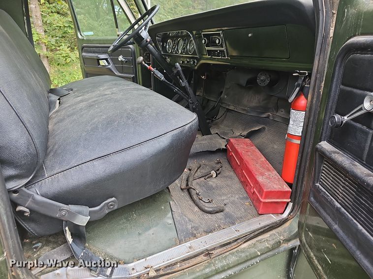 image for item OG9467 1975 Ford F600  truck cab and chassis