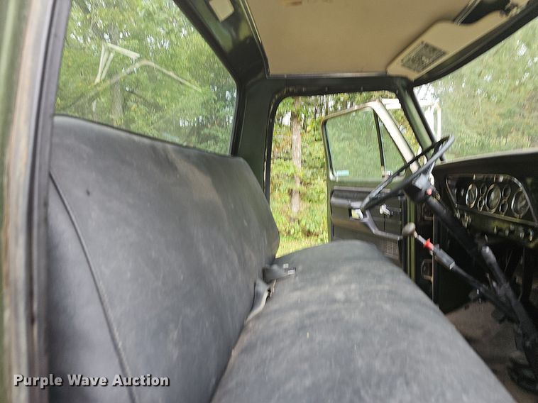 image for item OG9467 1975 Ford F600  truck cab and chassis