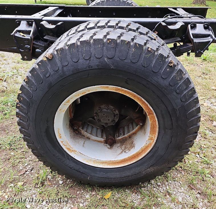 image for item OG9467 1975 Ford F600  truck cab and chassis