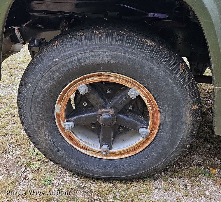 image for item OG9467 1975 Ford F600  truck cab and chassis